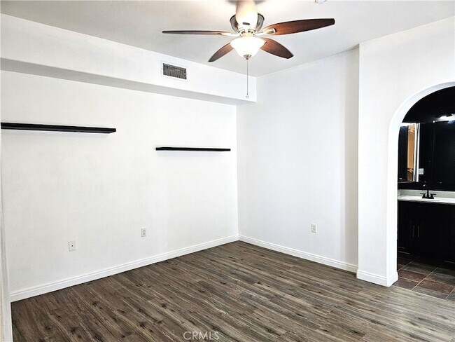 Building Photo - 2723 Lake Pointe Dr