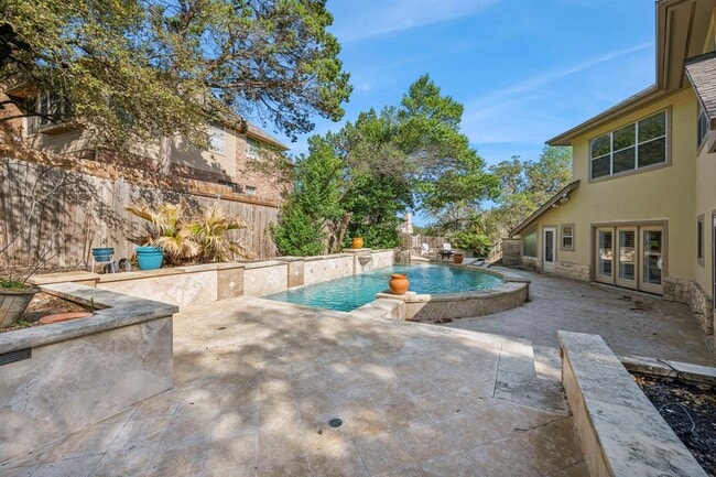 Building Photo - 9907 Spicewood Mesa