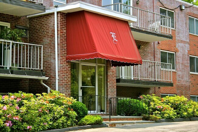 Building Photo - 31 Hamlin Ln