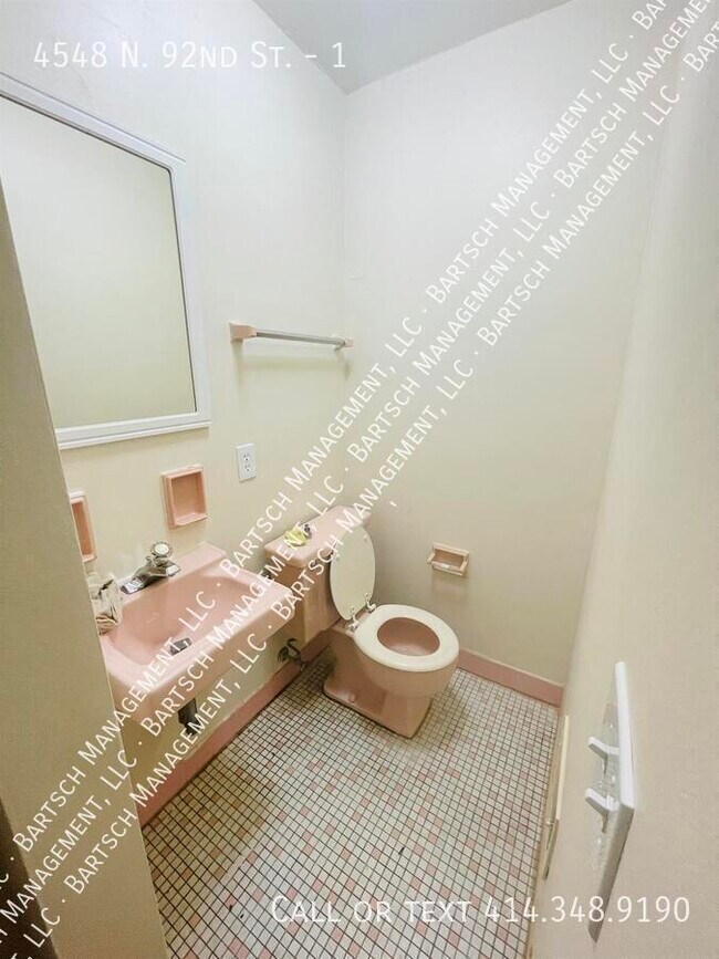 Foto del edificio - 4548 N. 92nd St.-1