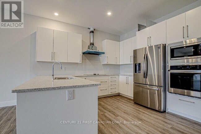Building Photo - 1696-1696 Fiddlehead Pl