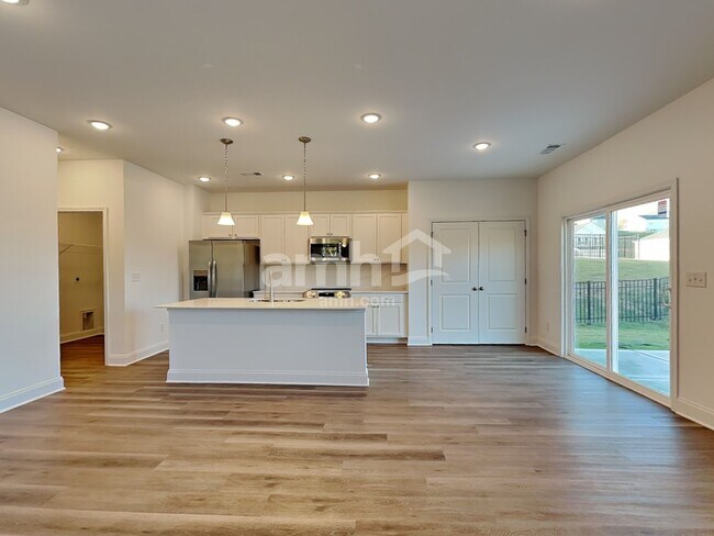 Foto del edificio - 217 Gershon Wy