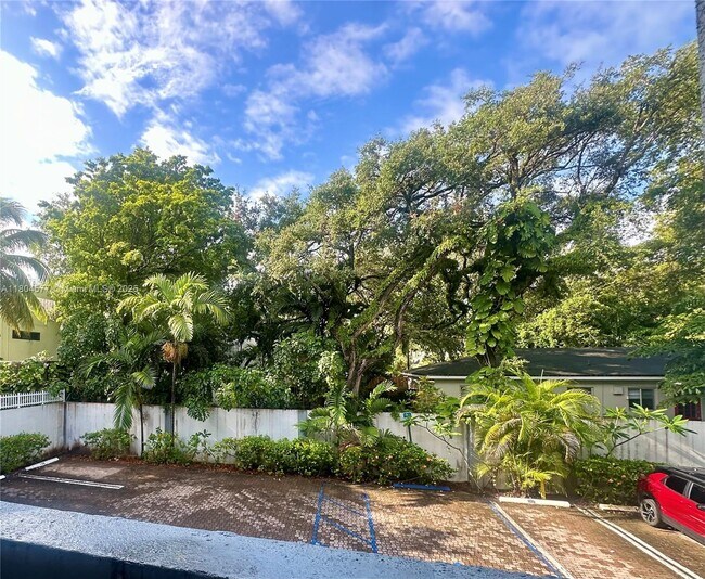 Foto del edificio - 2734 Bird Ave