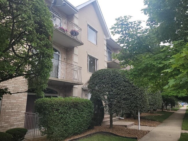 Building Photo - 9437 S 79th Ave