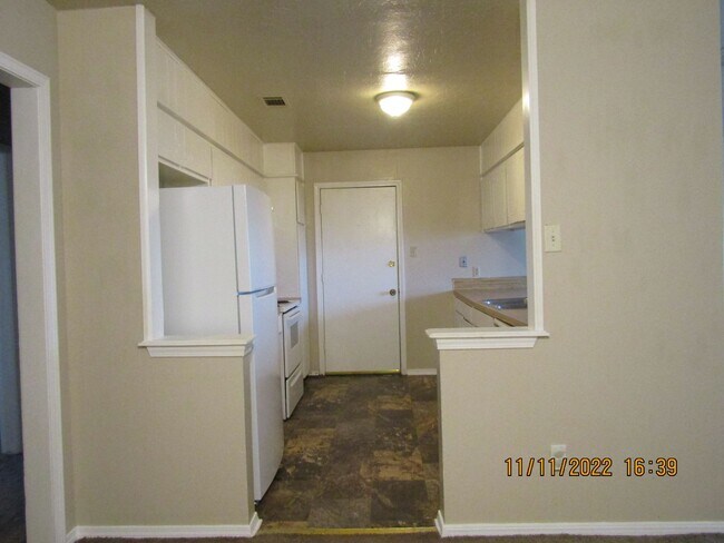 Building Photo - PETS NEGOTIABLE WITH OWNER APPROVAL!