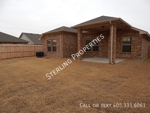 Building Photo - 19105 Valencia Park Dr