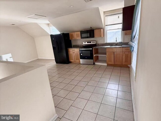 Building Photo - 105 Second St