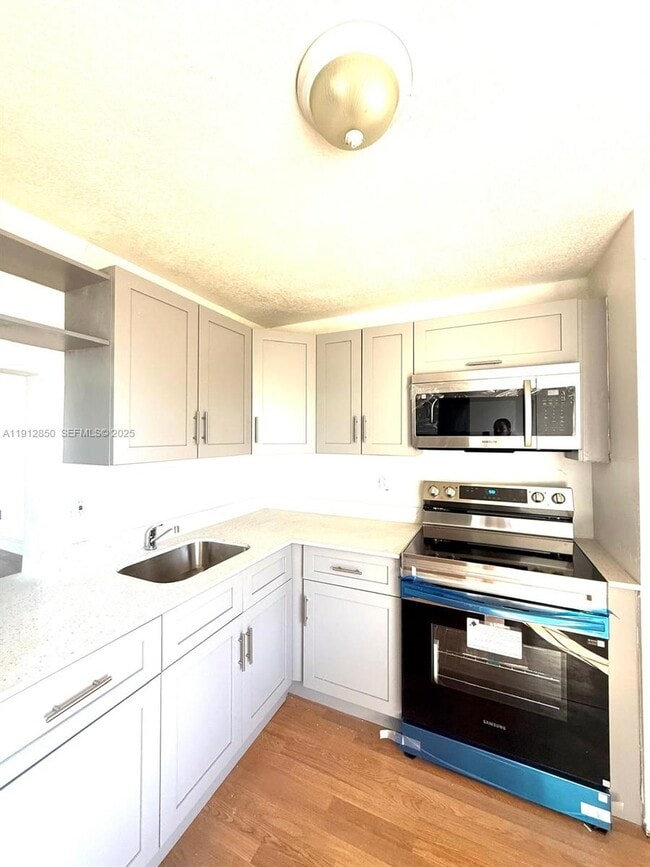 Foto del edificio - 1401 NE 191st St