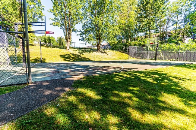 Building Photo - GET 2 MONTHS FREE RENT ON SELECT UNITS!!!