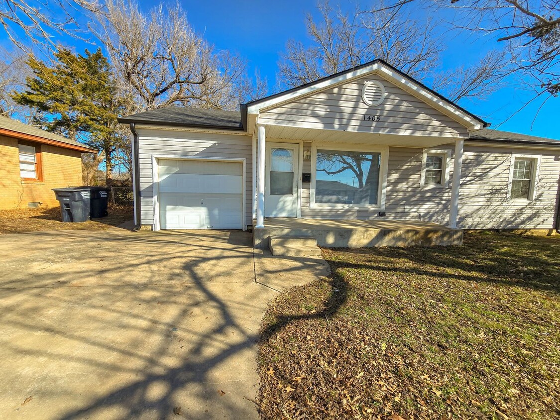 Primary Photo - 3 Bedroom Home in Shawnee