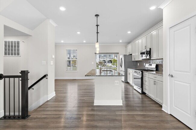Building Photo - 7807 Petigru Rd