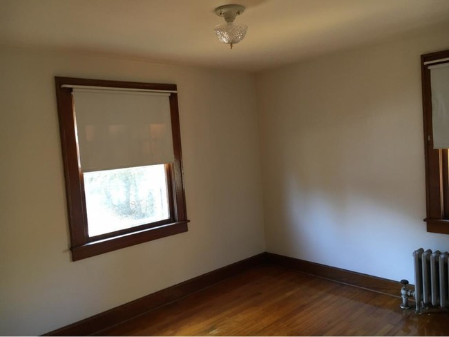 Foto del edificio - 310-310 Dehart Ave
