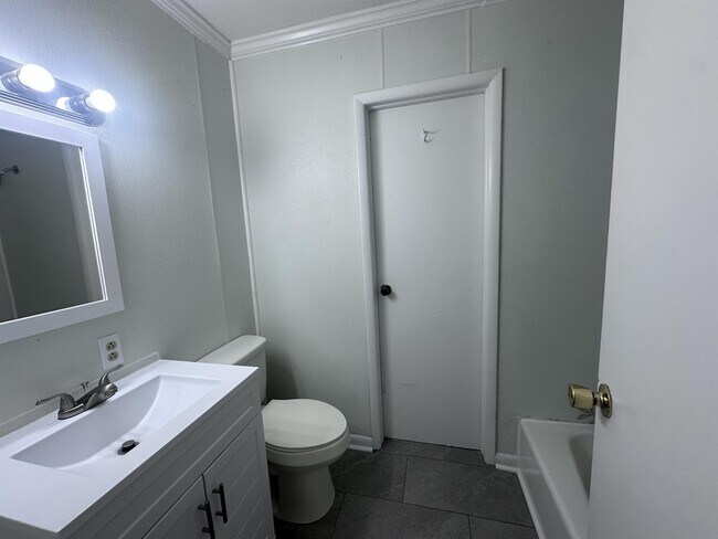 Foto del edificio - 1009 Plainview Dr