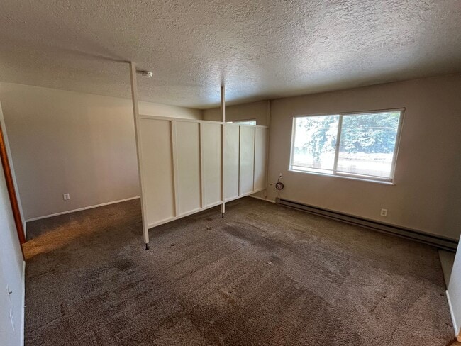 Building Photo - Charming Studio Unit Near Downtown Redmond...