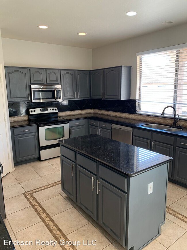 Building Photo - 4 br, 3.5 bath House - 9453 E. Javelina Ave