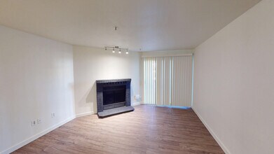 Interior Photo - Crown Pointe