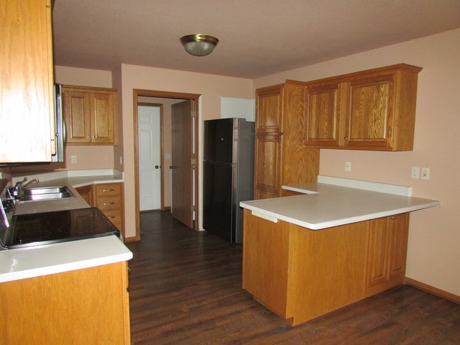 Building Photo - 2202 Pinehurst Dr