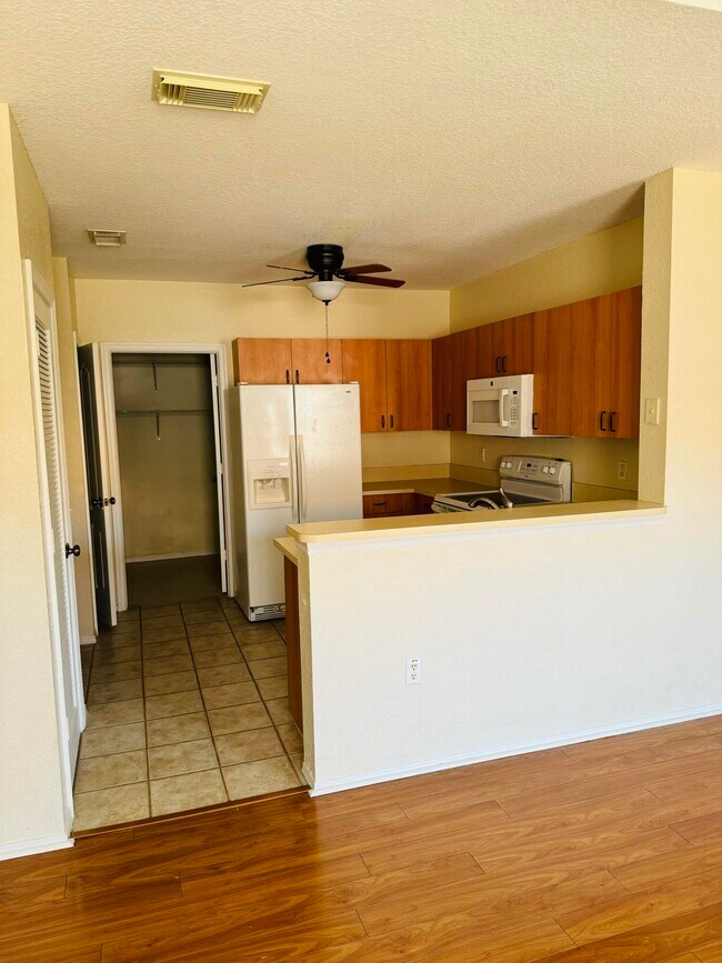 Building Photo - 1201 Belmont Pl