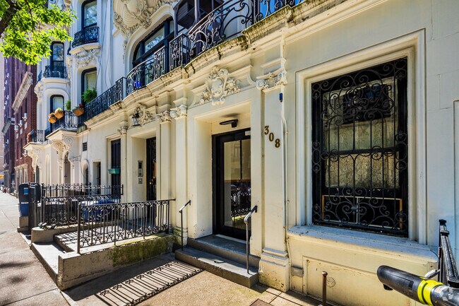 Foto del edificio - 308 W 105th St