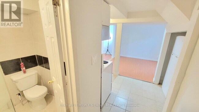 Photo du bâtiment - 23 Bruce Beer Dr