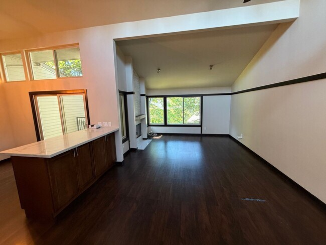 Foto del edificio - Beautifully Updated Spacious Townhome!