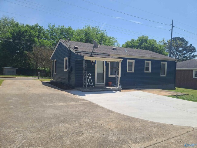 Building Photo - 4206 Sullivan St