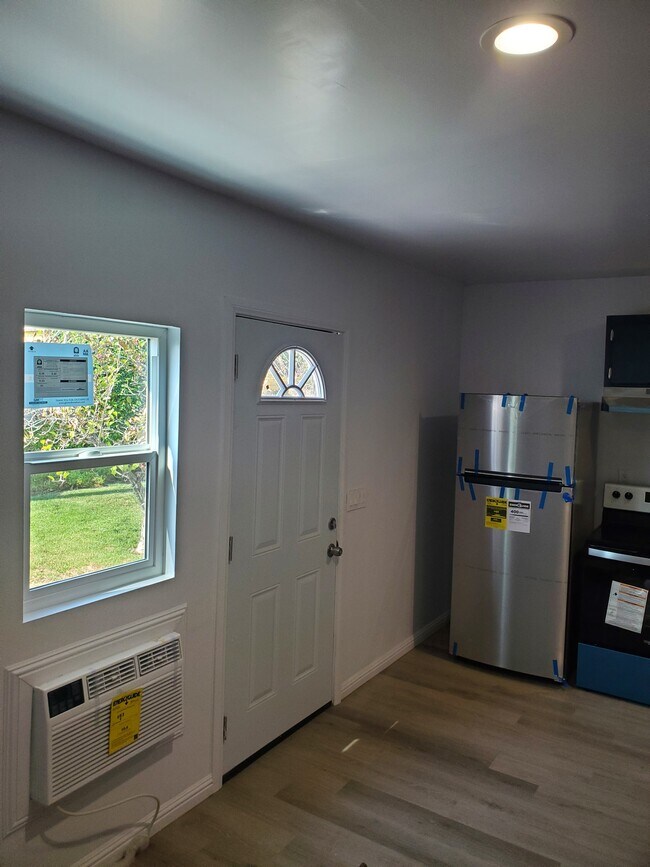 Building Photo - 525 N 6th St