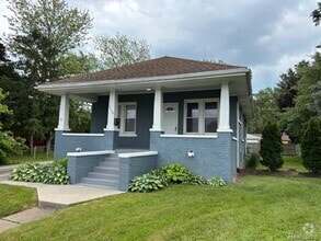 Building Photo - 18120 Frazho Rd