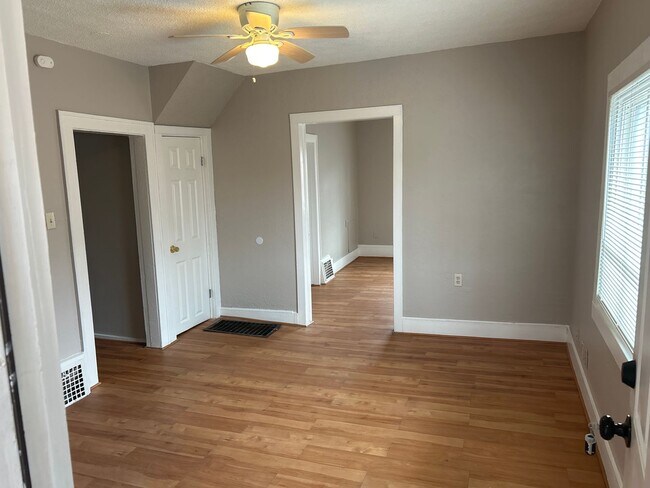 Building Photo - Great Single Family Home in S Mpls