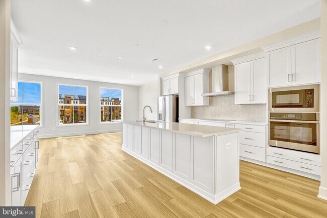 Building Photo - 21743 Dollis Hl Ter