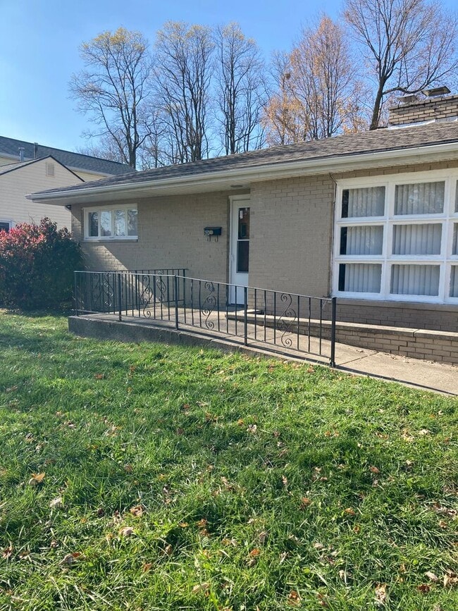 Building Photo - 801 S Ribble Ave