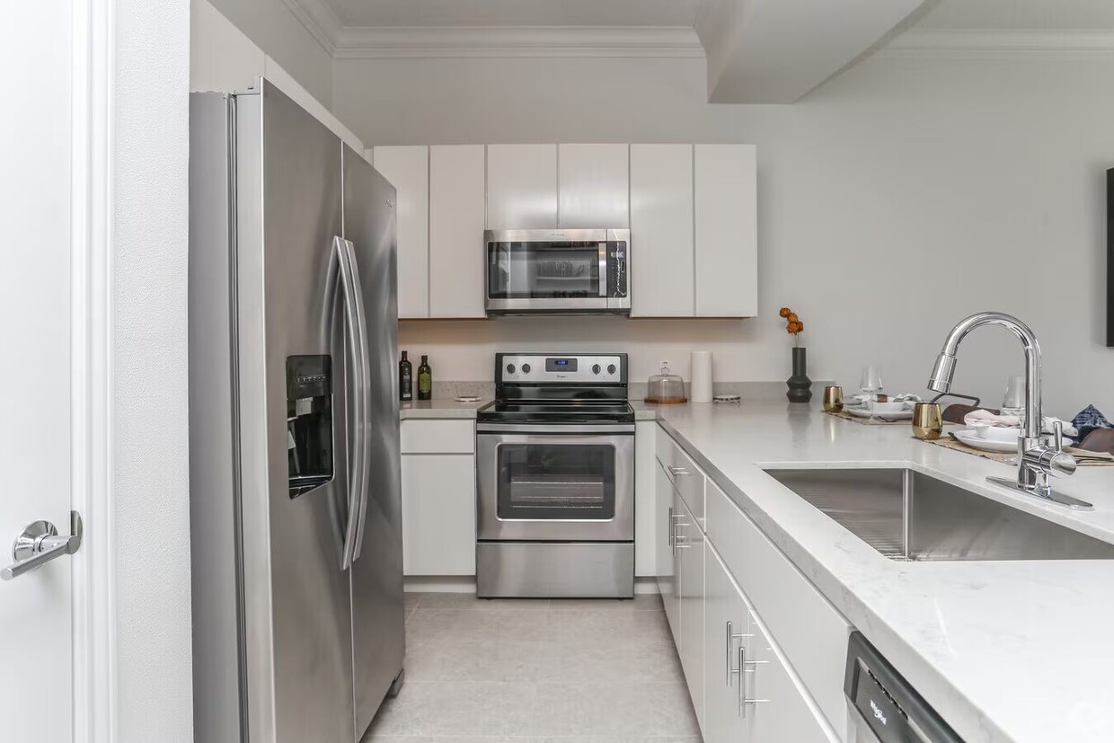Primary Photo - Spacious 1 Bed Apt with Exclusive Move-In ...