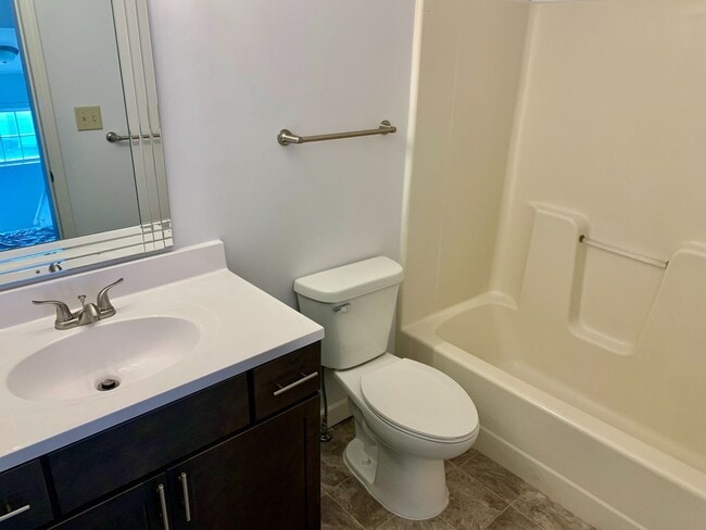 Building Photo - 3 Bed / 2 Bath Townhome -  Welcome Home to...