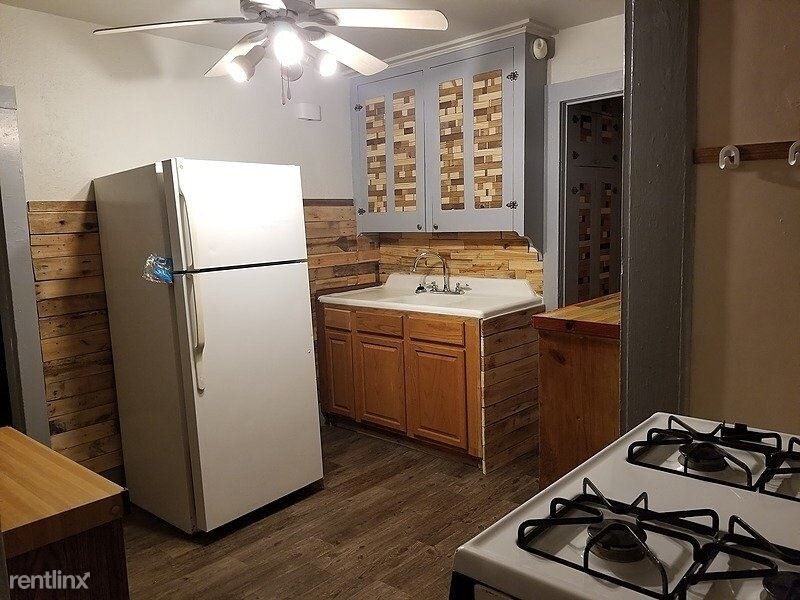 Foto principal - 2 br, 1 bath Apartment - 512 Huron Avenue 2