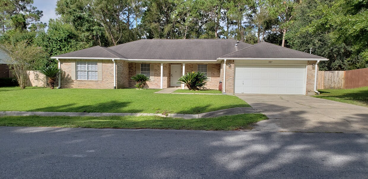 Primary Photo - 207 Villacrest Dr