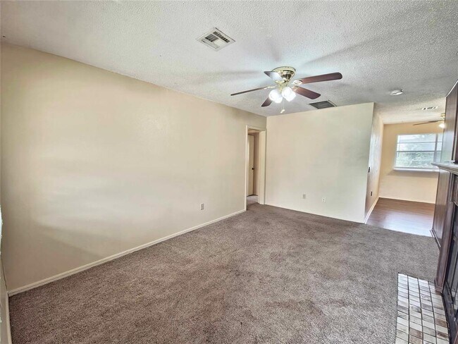Foto del edificio - 13917 N Everest Ave