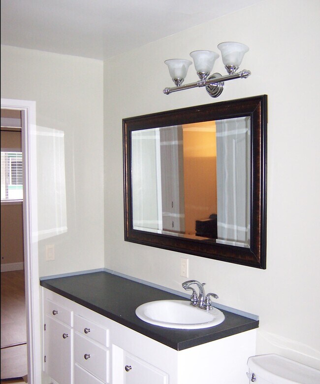 bathroom - 1111 Seabright Ave
