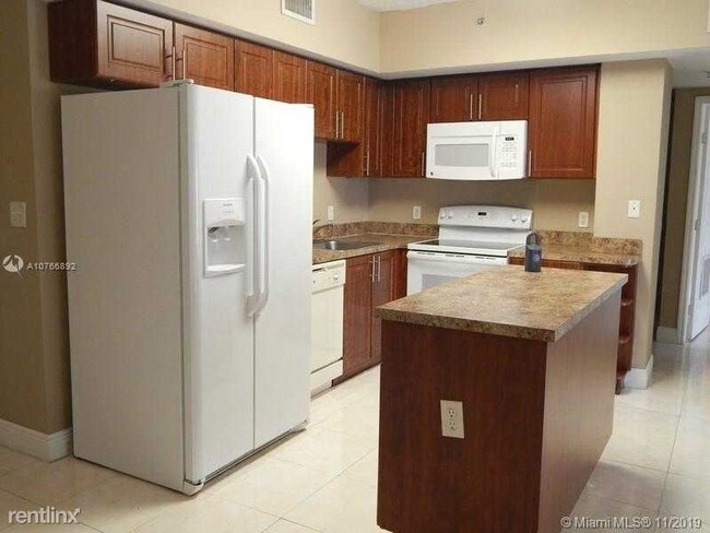 Building Photo - 3 br, 2 bath Apartment - 910 SW 129th Pl 102