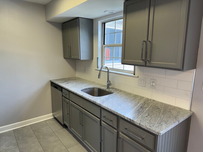 Building Photo - 839 W Tioga St