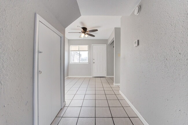 Building Photo - 1622 Claudia Dr