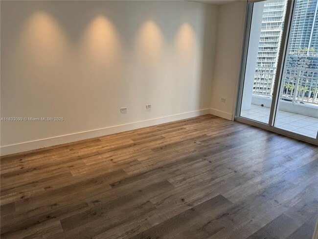 Building Photo - 801 Brickell Key Blvd