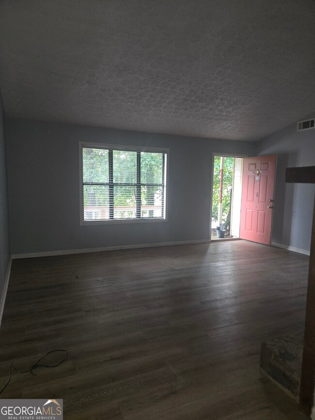 Foto del edificio - 139 River Oaks Dr