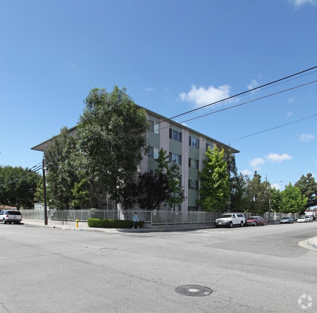 Building Photo - Oak Street Manor