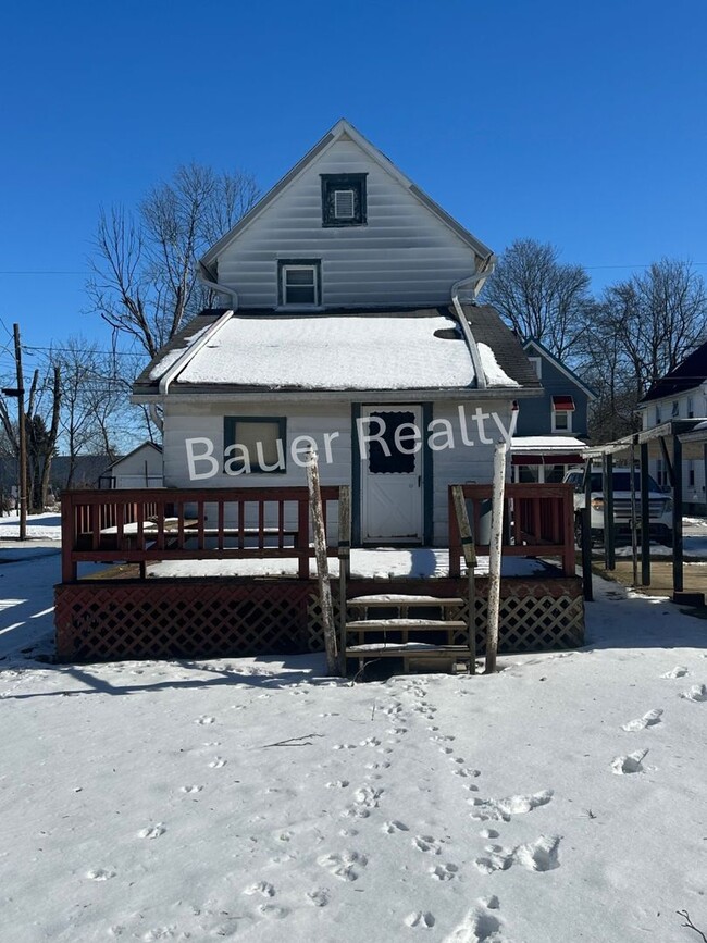 Building Photo - Unique Two Bedroom Home