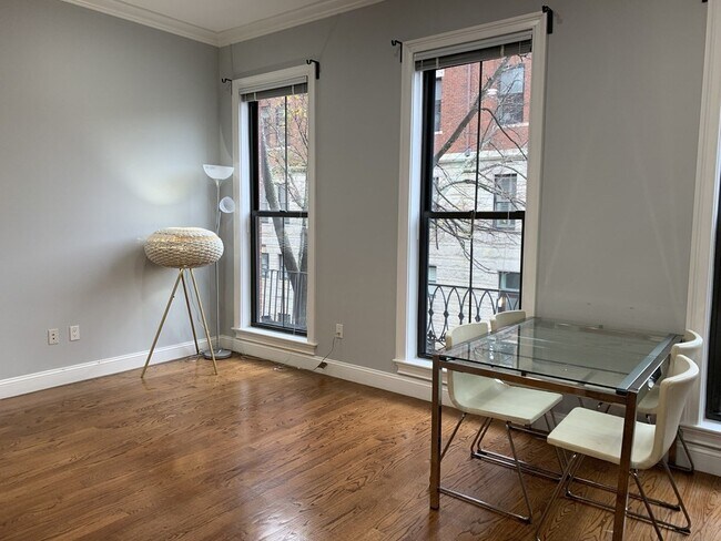 Foto del edificio - 83 W Brookline St