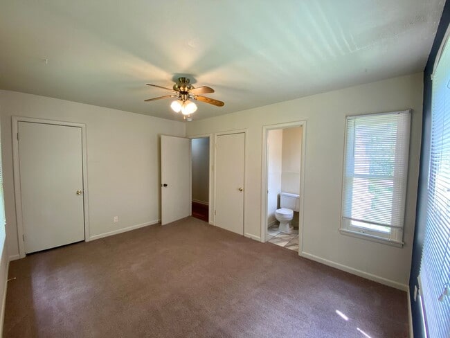 Building Photo - Available June 29: 4 Bedroom Unit in Estab...