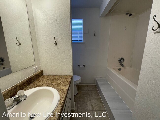 Building Photo - 1 br, 1 bath House - 2325 Bell (Back house)
