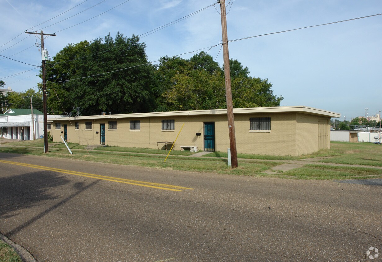 Primary Photo - 404 Highland Ave