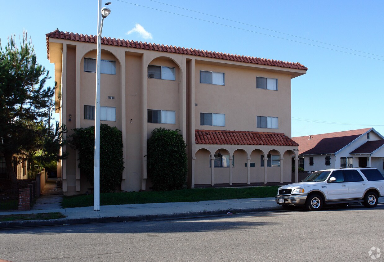 Building Photo - 4860 W 118th St