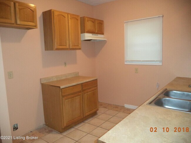 Building Photo - 646 N 28th St